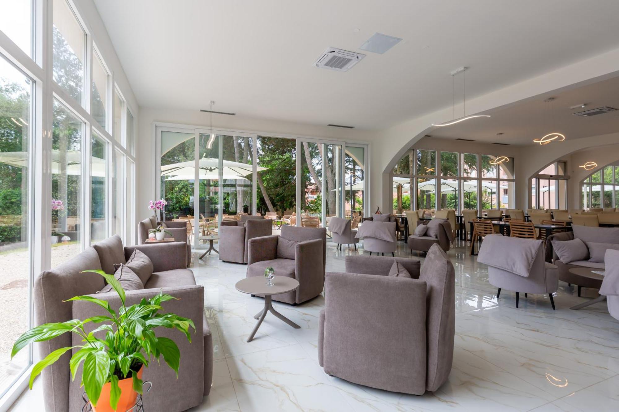 Hotel Emaus Новиград Экстерьер фото
