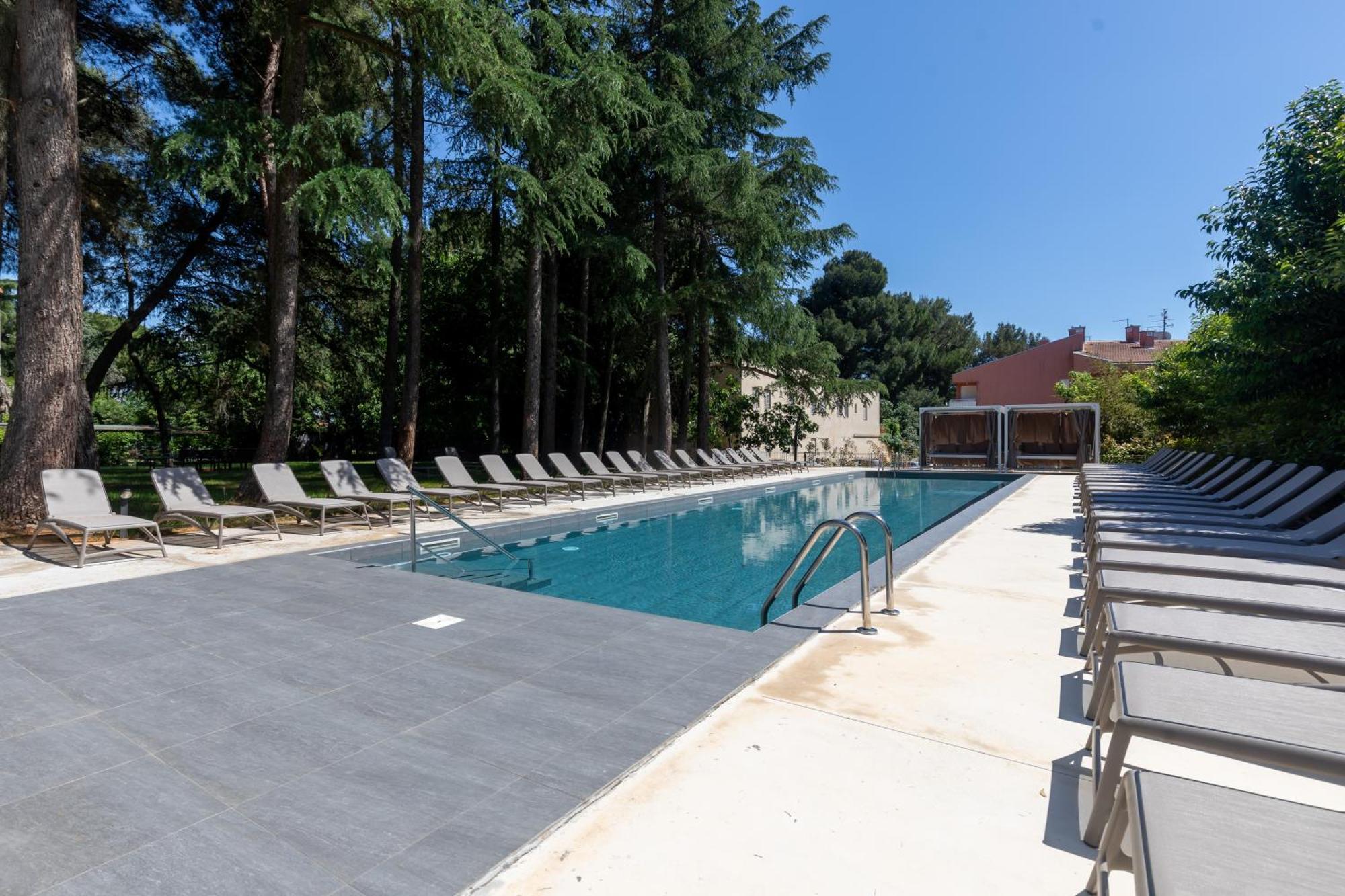Hotel Emaus Новиград Экстерьер фото