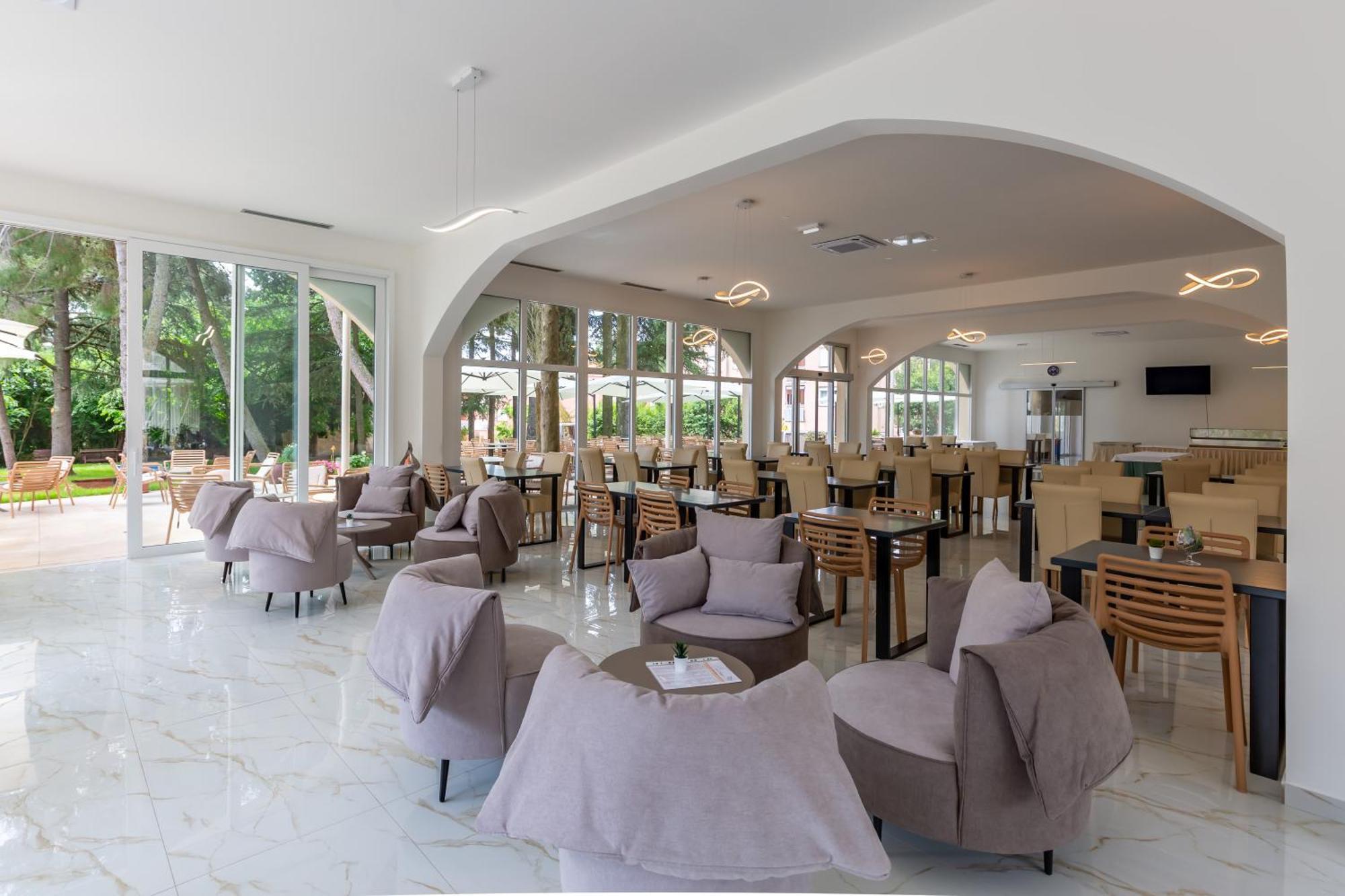 Hotel Emaus Новиград Экстерьер фото