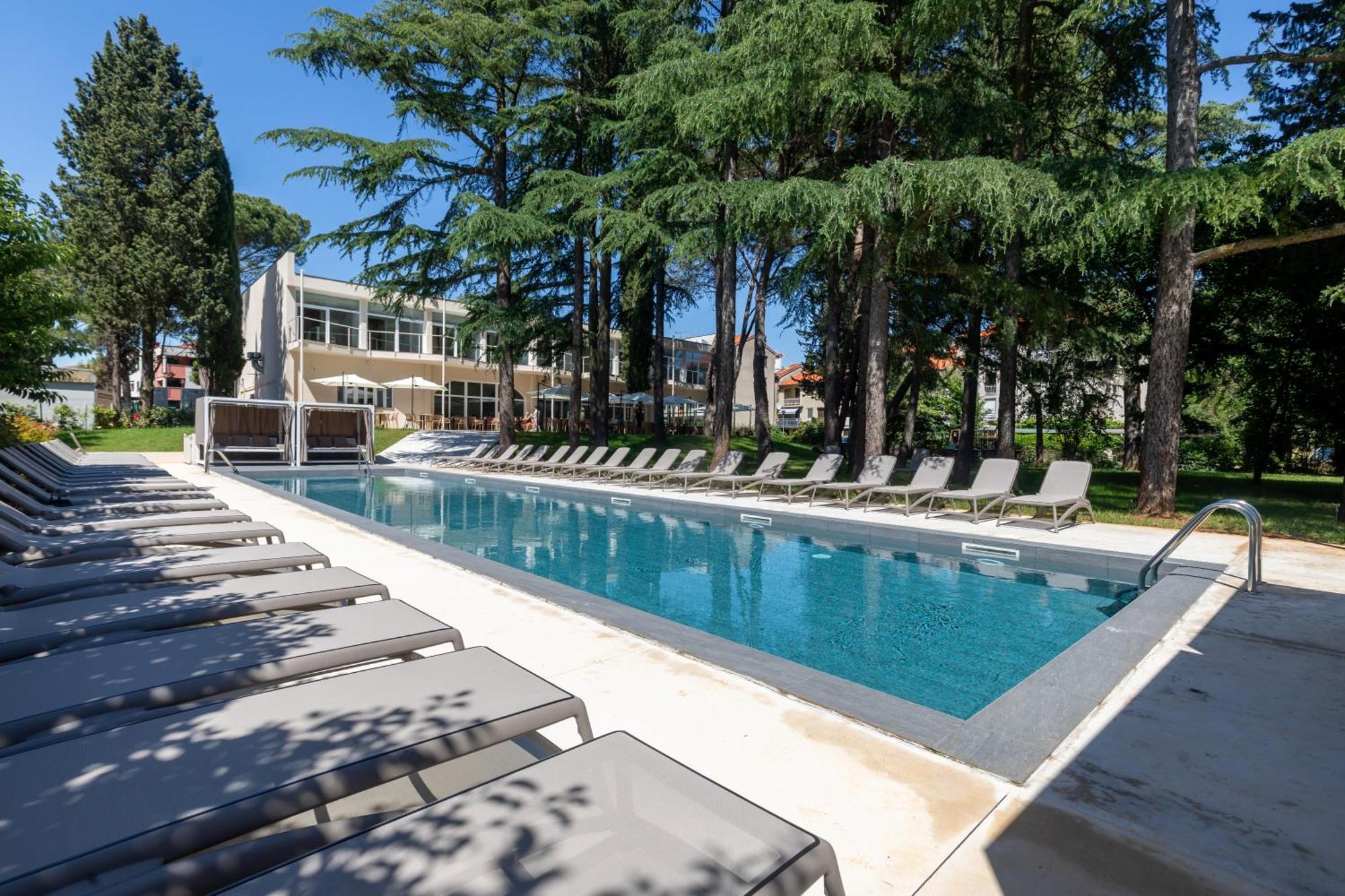 Hotel Emaus Новиград Экстерьер фото