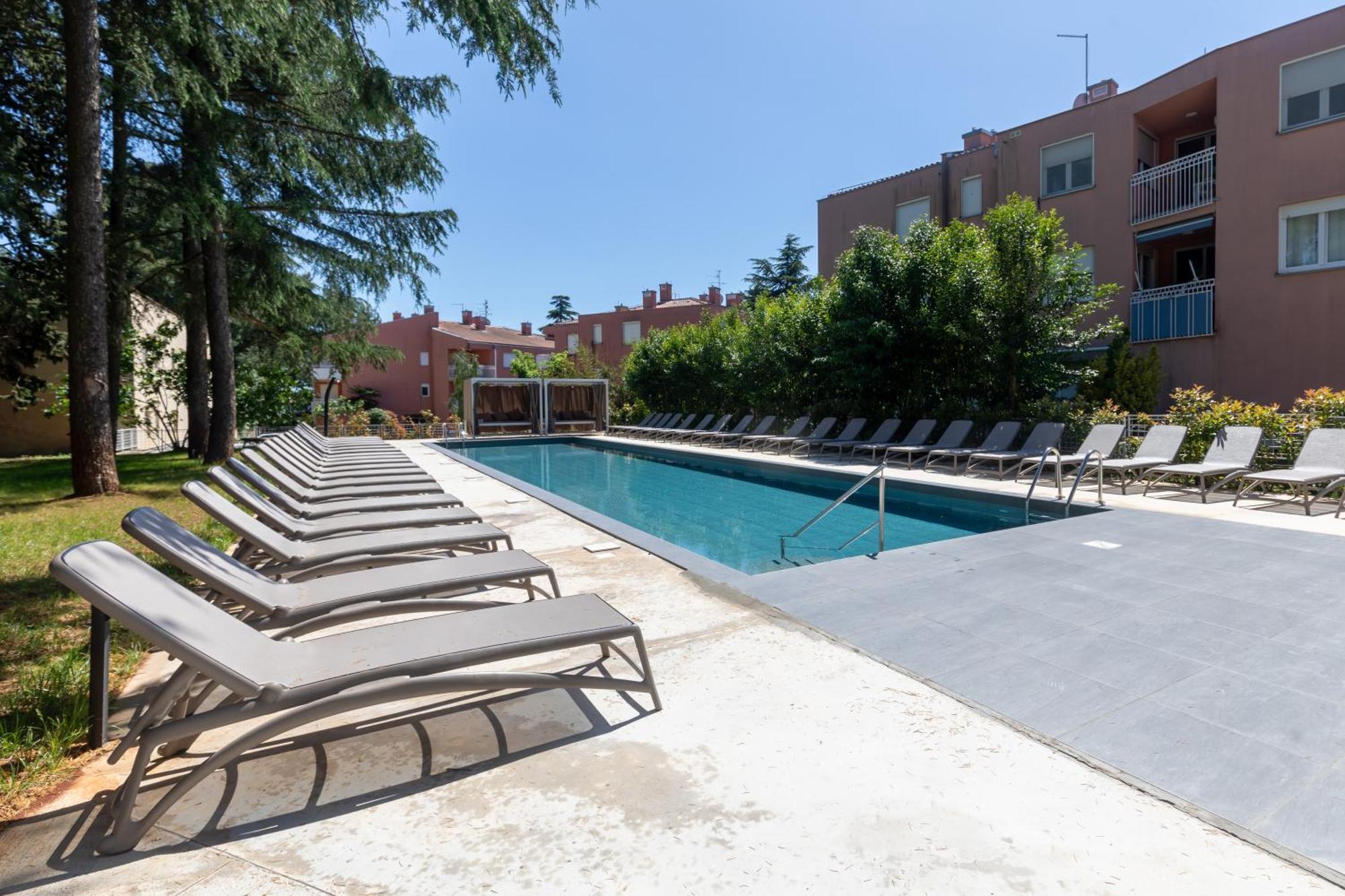 Hotel Emaus Новиград Экстерьер фото