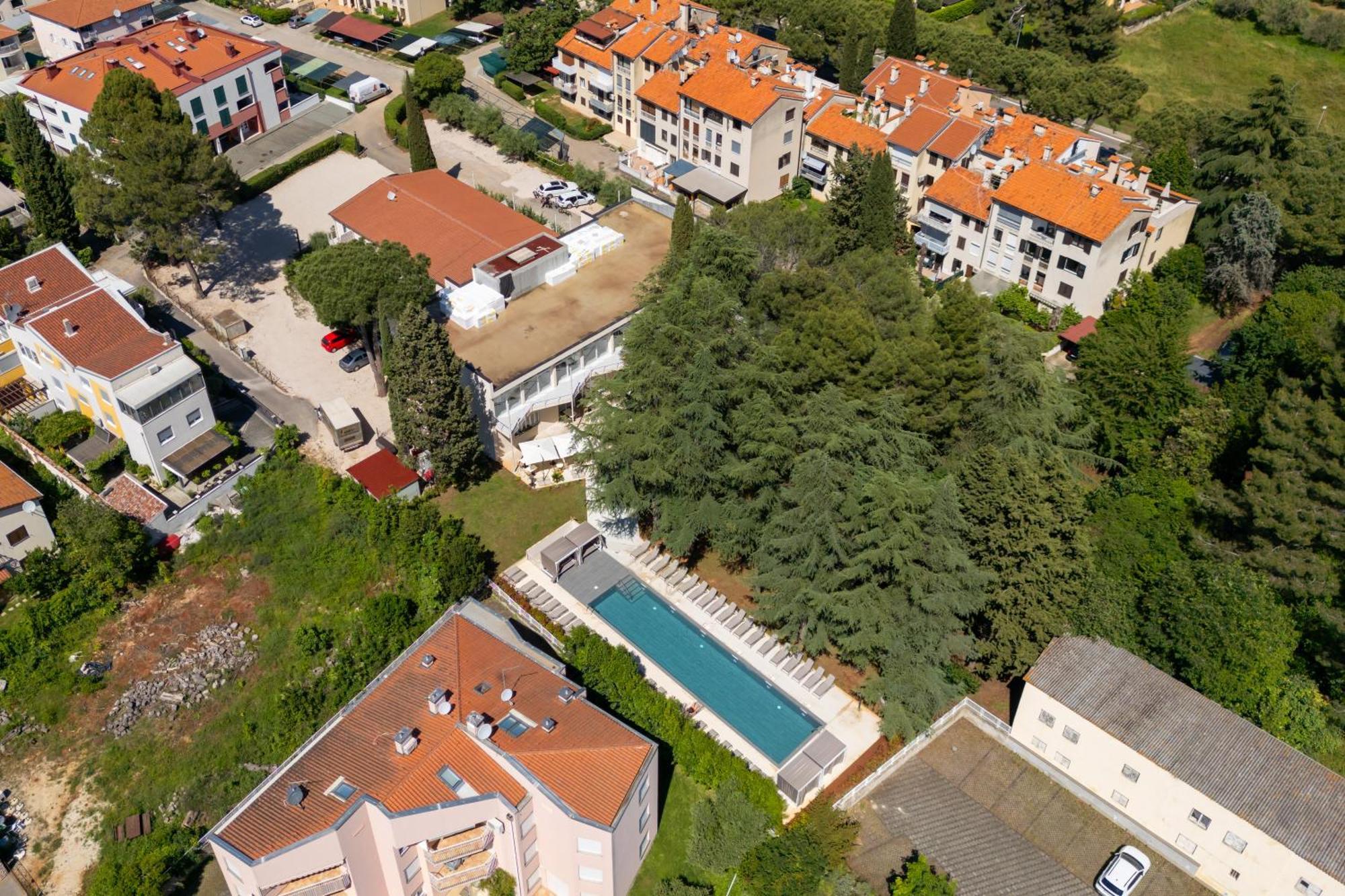 Hotel Emaus Новиград Экстерьер фото